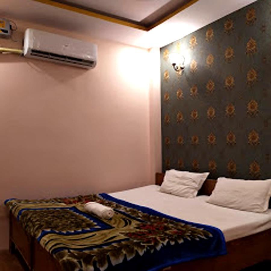 Hotel Aakash Ganga Varanasi Exteriör bild